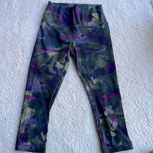 Lululemon Leggings - multi colored. Size 6